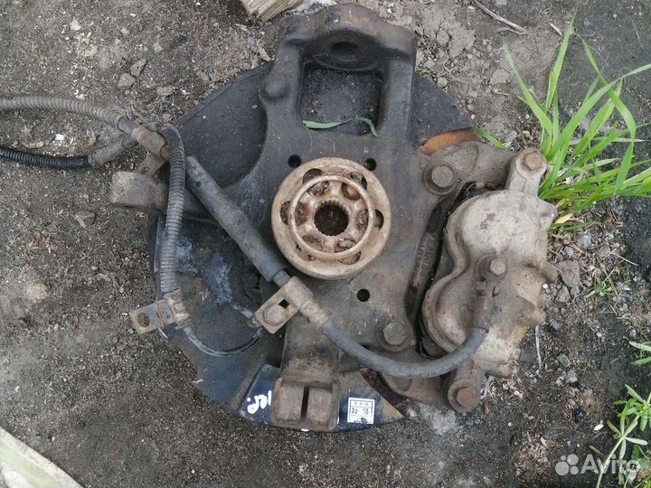 Кулак поворотный передний правый Kia Sorento BL, J