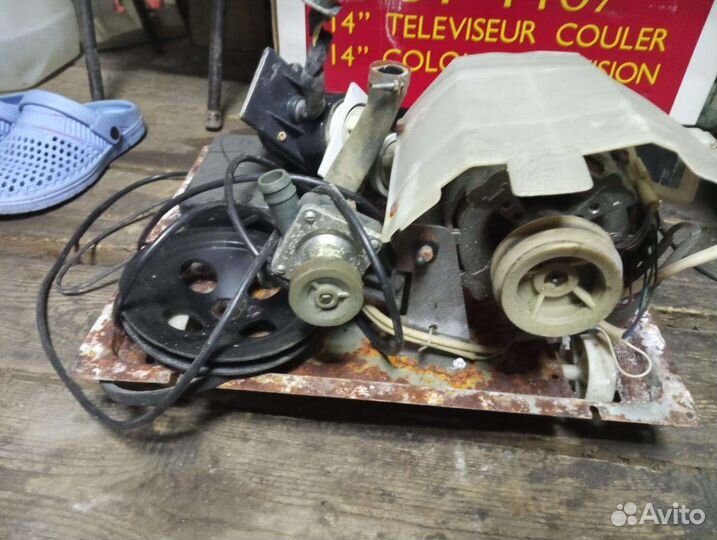 Двигатель от стиральной машины,с помпой