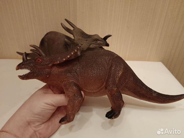 Динозавры игрушки