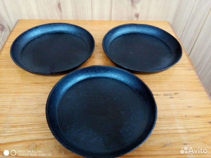 Сковороды и казан чугунные