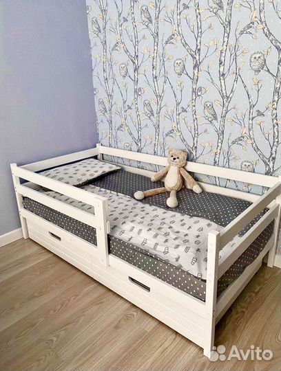 Детская кровать с бортиком
