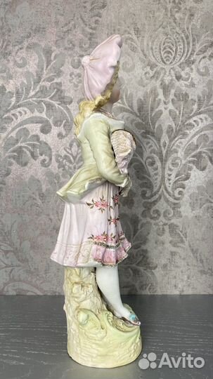 Статуэтка бисквит Западная Европа