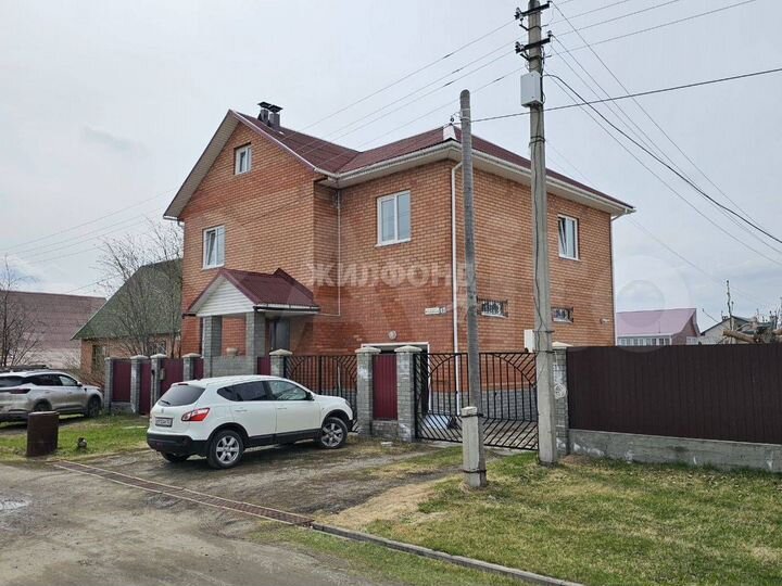 Коттедж 209,6 м² на участке 10 сот.