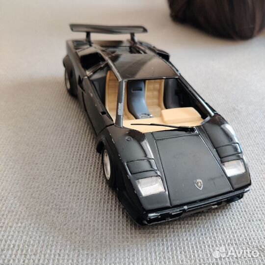 Lamborghini countach 1988 burago 1/24 madeinitaly