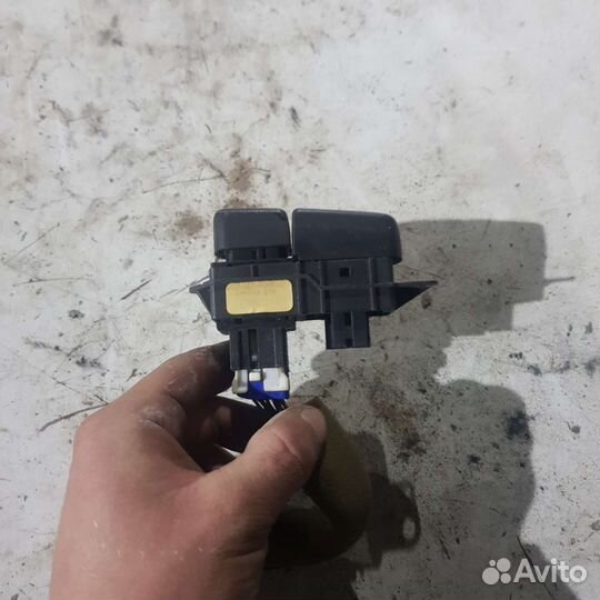 Кнопка обогрева стекла mitsubishi carisma