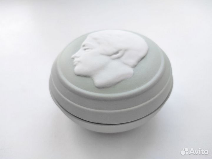 Шкатулка «Девушка». Вербилки Фарфор Бисквит 1920-е