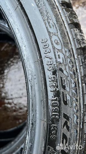 Pirelli Ice Zero 275/40 R21 и 305/35 R21 107H