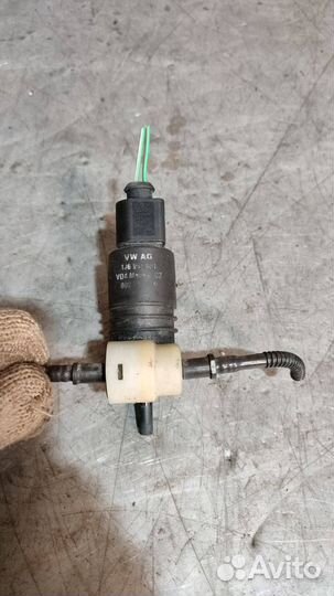 Насос (моторчик) омывателя стекла Skoda Octavia