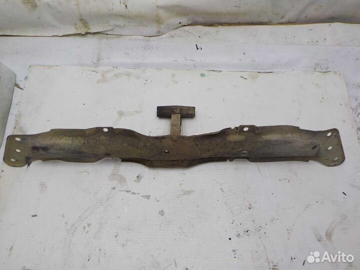 Балка поперечная audi 100