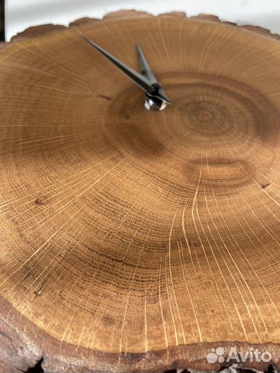 Часы из массива дерева дуб