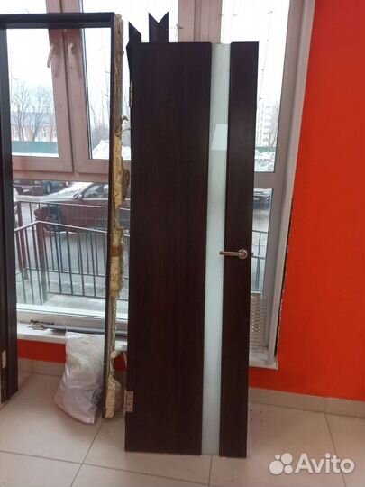 Межкомнатная дверь с замком и петлями 60 см