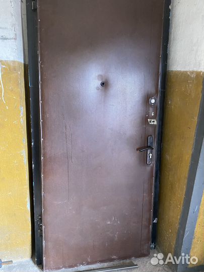 Дверь входная металлическая бу