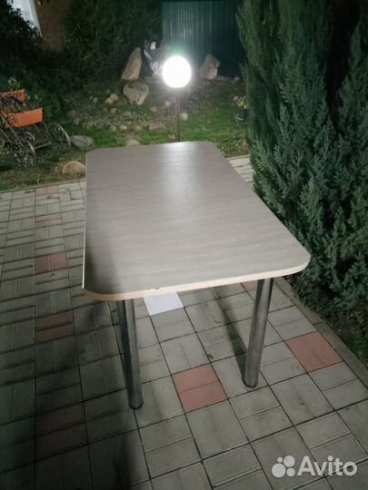 Кухонный стол