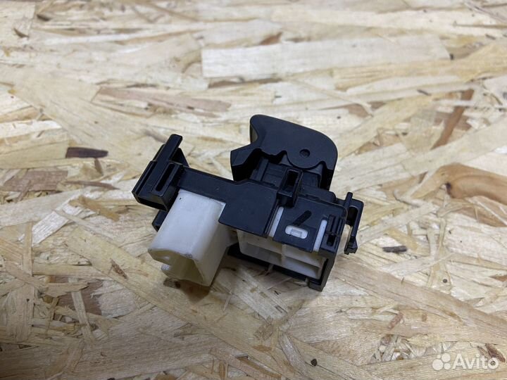 Кнопка стеклоподъемника Toyota Rav4 40
