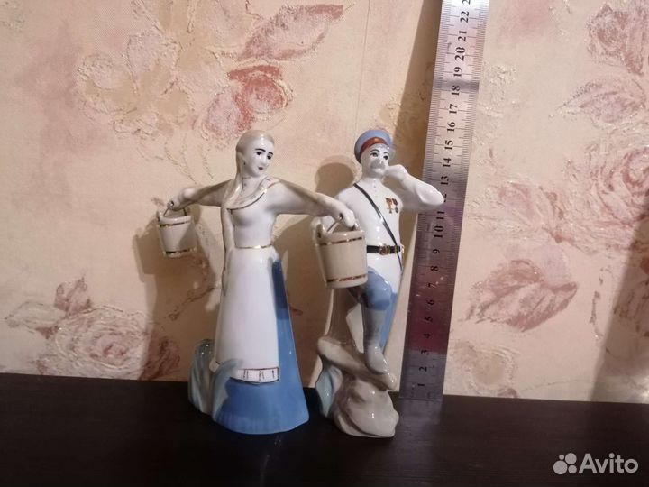 Фарфоровые статуэтки Казак и Казачка
