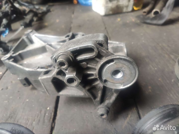 Кронштейн кондиционера Passat B5 A4B5