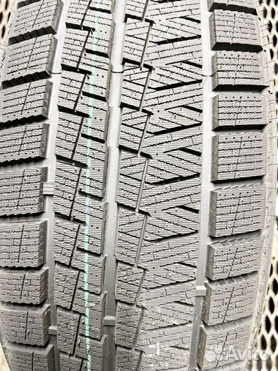 Kapsen SnowShoes AW33 245/40 R20 89H