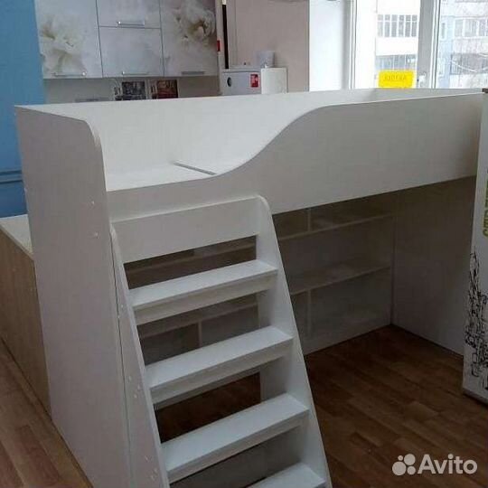 Стол +кровать чердак