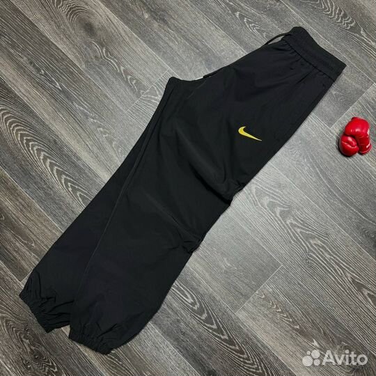 Нейлоновые штаны Nike