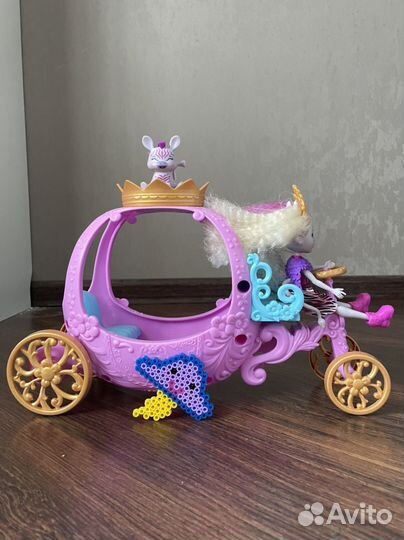 Кукла enchantimals с каретой
