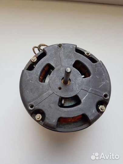 Электродвигатель ем-6/4 У4 6 Вт