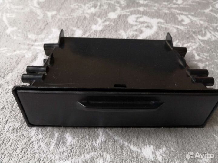 Бардачок передней панели