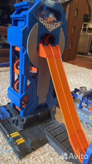 Hot wheels мега гараж + автомойка