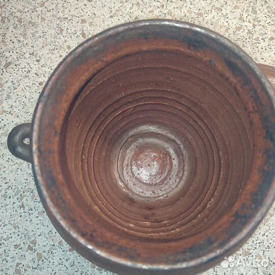 Старинный глиняный горшок для русской печи