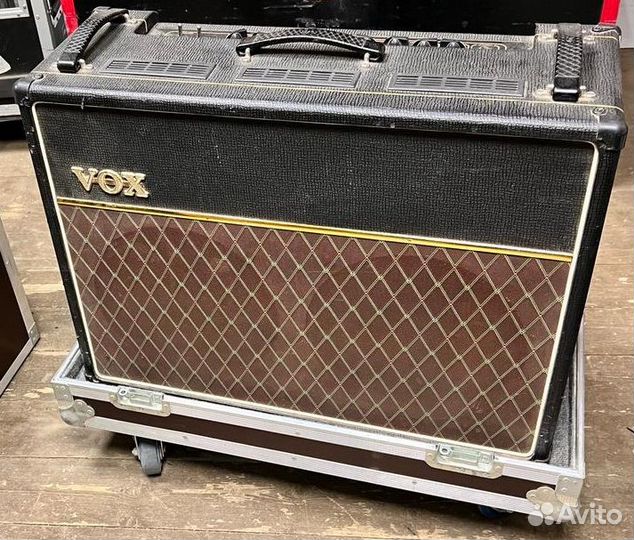 Гитарный ламповый комбо Vox AC15C2
