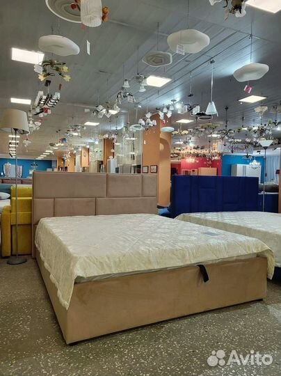 Кровать с мягким изголовьем