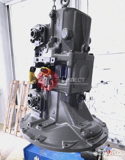 Основной насос Komatsu PC200LC-7