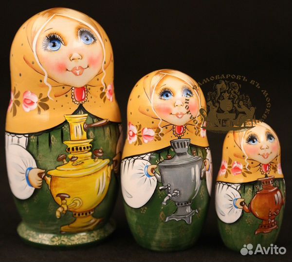 Три сестрицы с самоварами, зеленые сарафаны