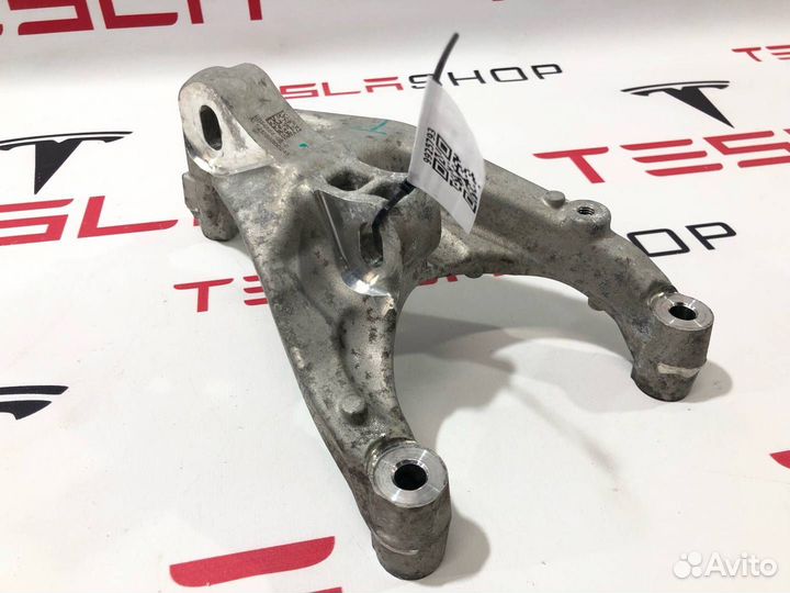 Кронштейн двигателя передний левый Tesla Model X