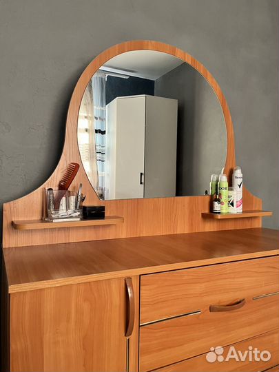 Комод с зеркалом