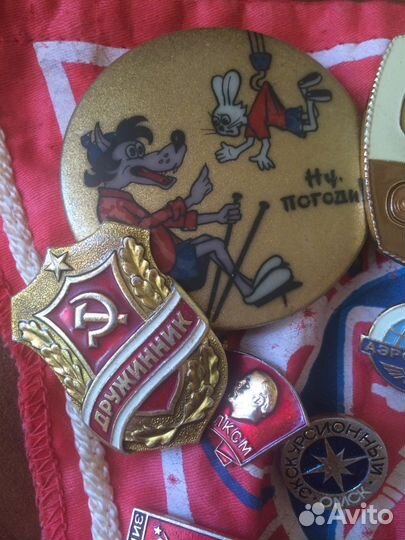 Продам коллекцию значков 