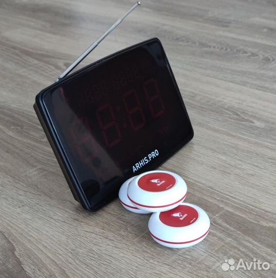 Кнпока вызова персонала и табло отображения вызова