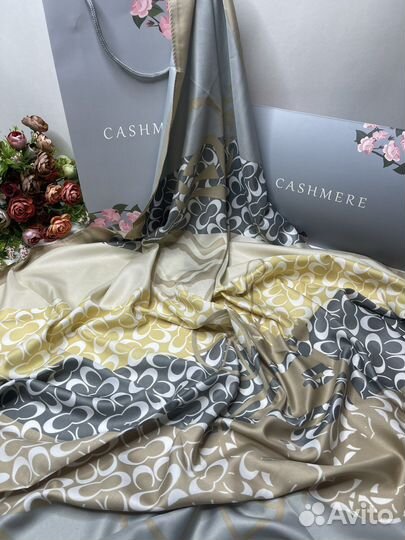 Шелковый платок Coach