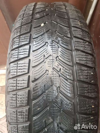 Goodyear UltraGrip 215/65 R17