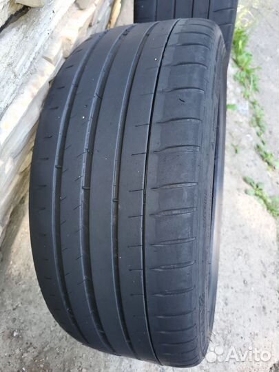 Michelin Pilot Sport 4 S 225/40 R19 и 255/35 R19 93Y