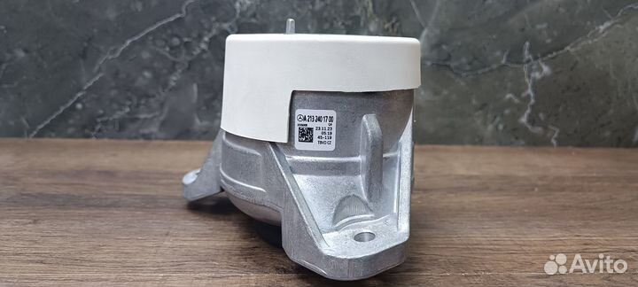 Опора двигателя Mercedes-Benz A2132401700