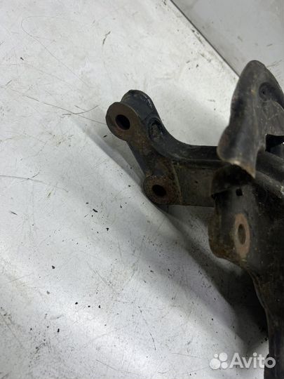 Renault megane 3 кулак поворотный левый перед