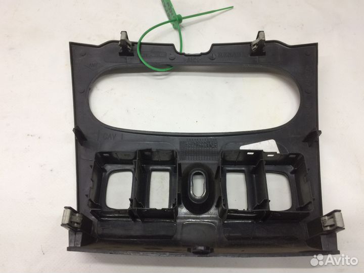 Логан new накладка центральной консоли магнитолы