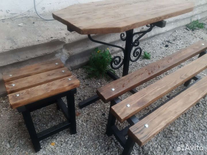 Скамейка, стол и табурет