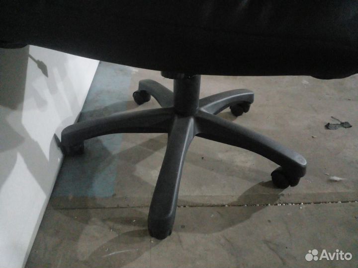 Компьютерное кресло руководителя