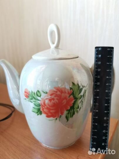 Чайник с сахарницей