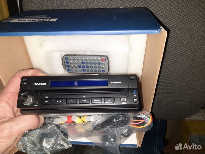 Магн с выездным экраном и нави Hyundai H-cmmd4049