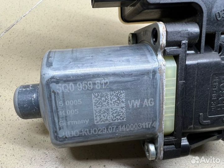 Моторчик стеклоподъемника задний правый Audi A3 8V