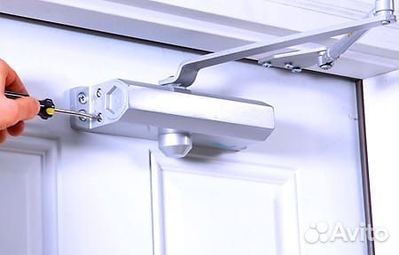 Установка, замена дверных доводчиков