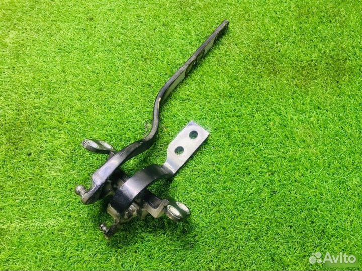 Петля багажника Porsche Cayenne 955