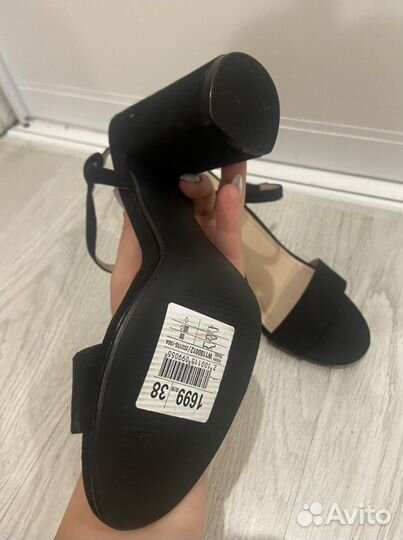 Босоножки новые